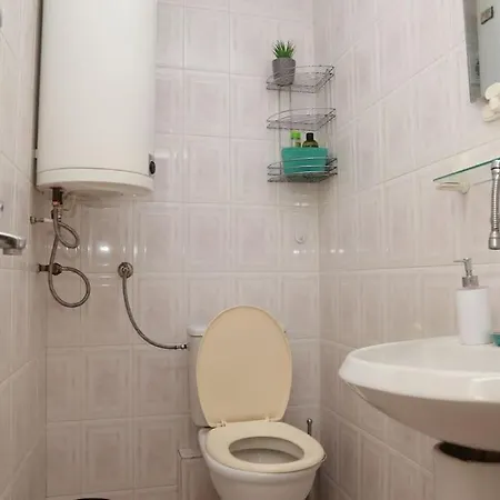 Top Center, Quiet, Independant בורגאס