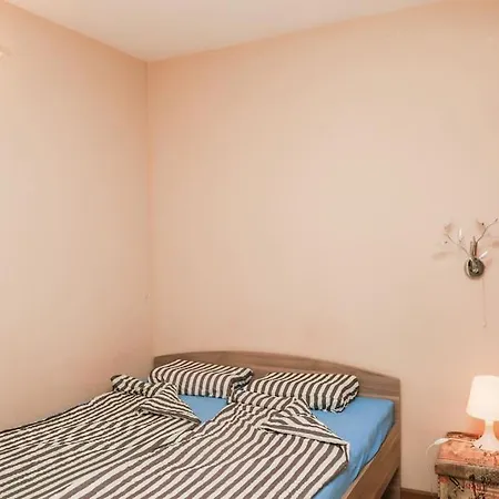 Top Center, Quiet, Independant Apartment *
